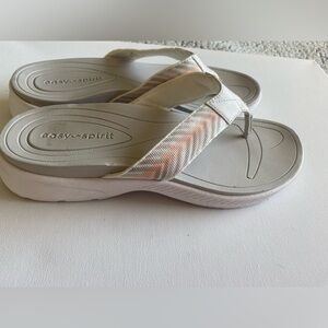 Worn once Easy Spirit women’s comfort thong sandal